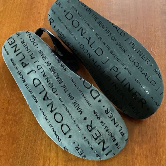 Donald Pliner Made on the Beaches of Spain Sandal - Picture 4 of 7